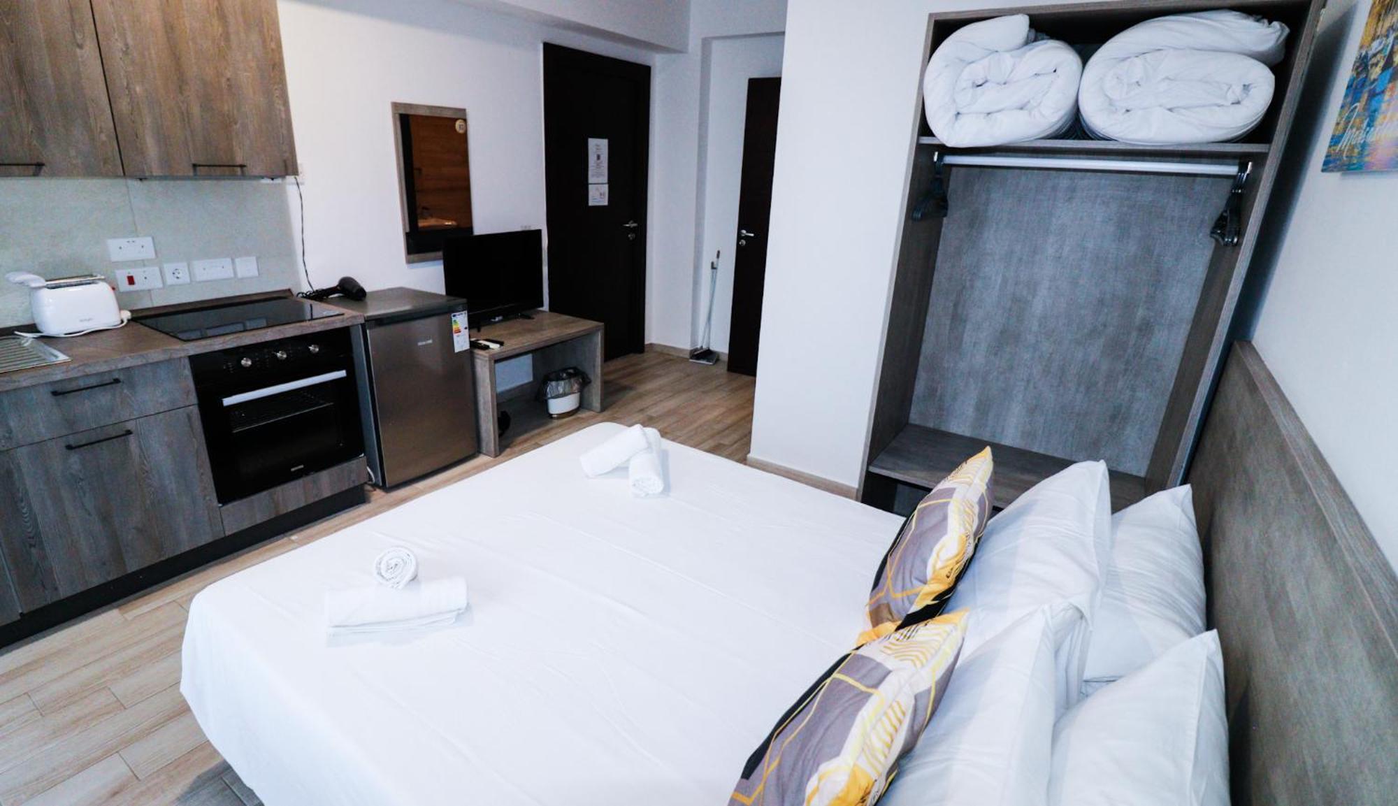 Napoli Suites Studios Aparthotel St. Julian's Exterior foto